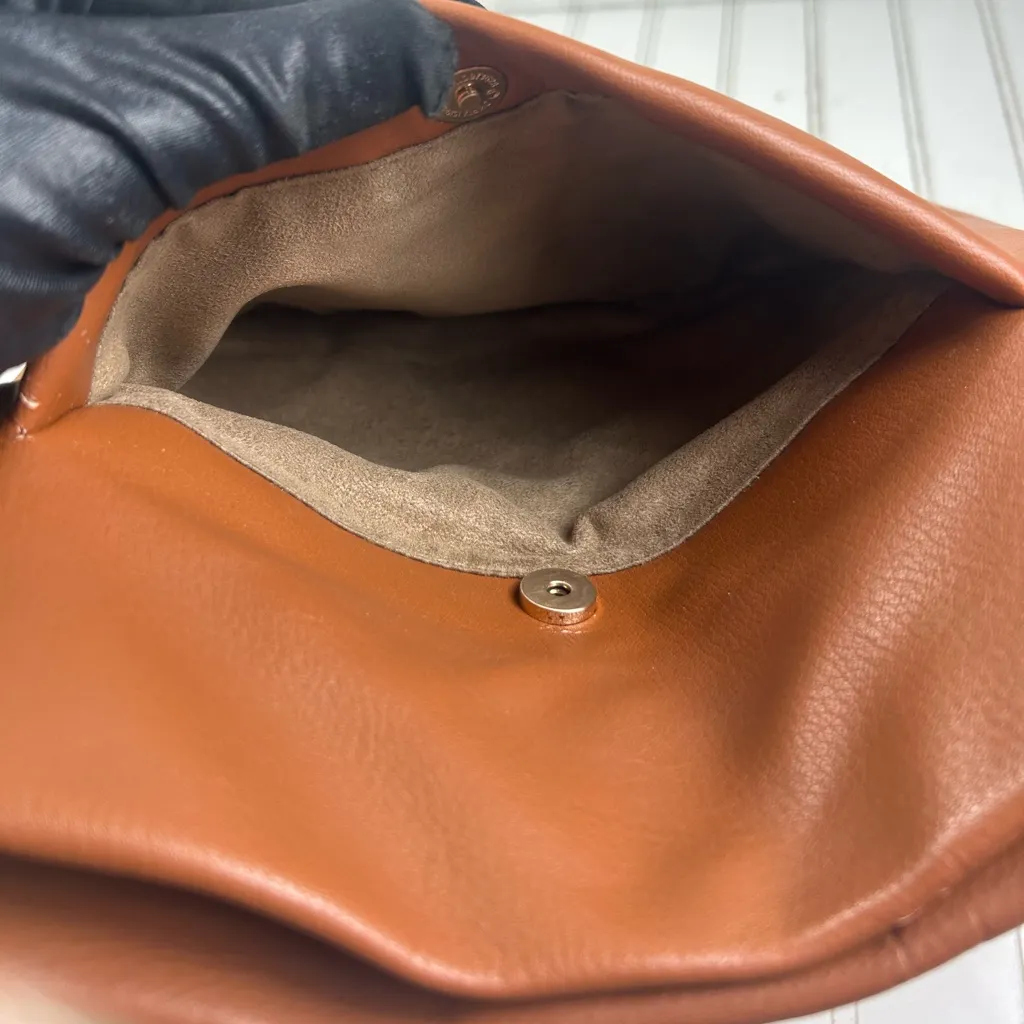 Elizabeth and James Elegant Brown Leather Shoulder Bag - Image 6