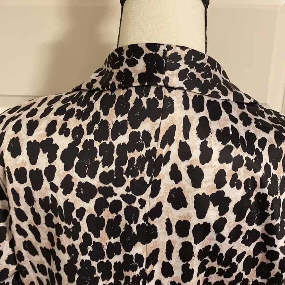 Angashion| Animal print silky blazer with pockets - Image 8
