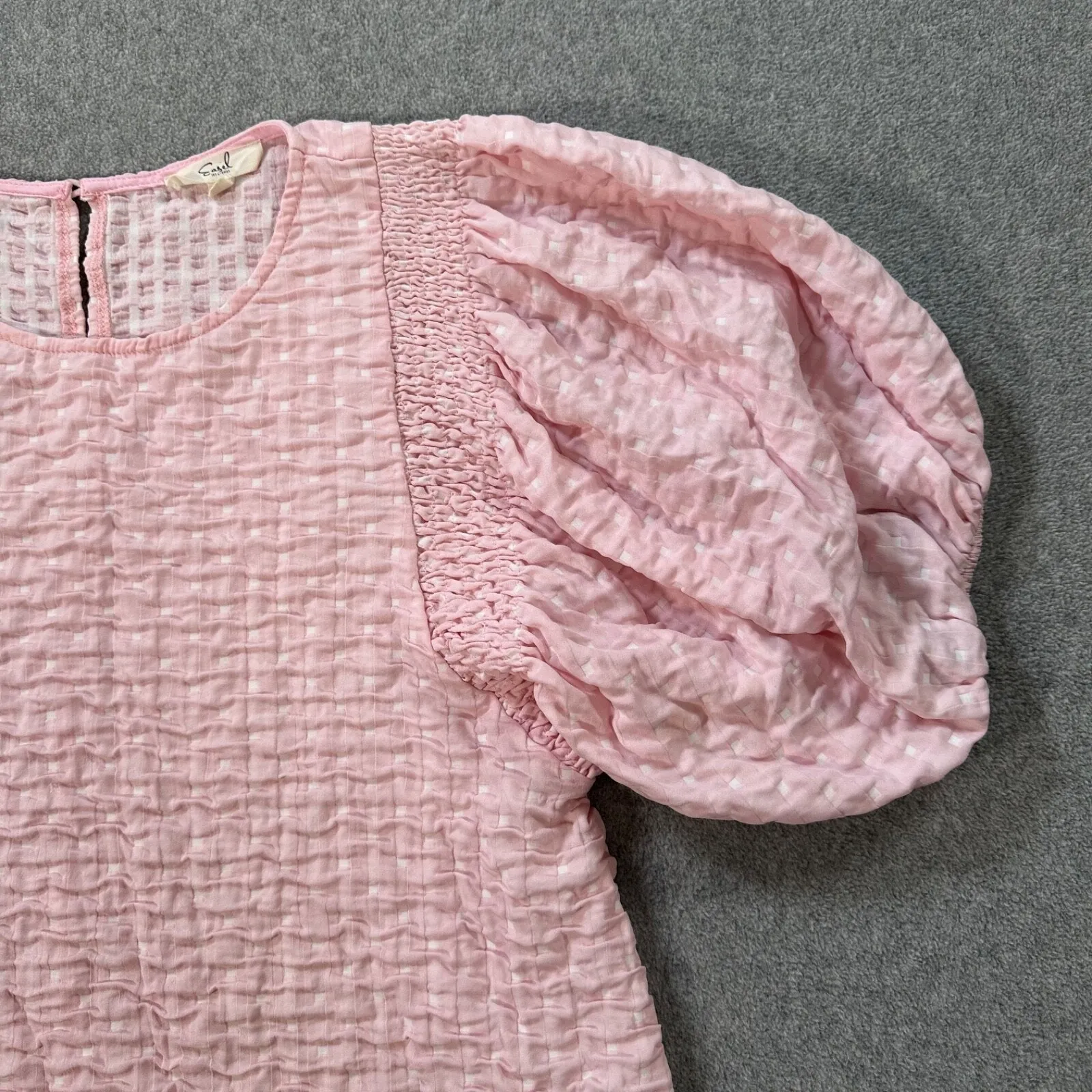 Easel Puff Sleeve Textured Top Women's Small Pink White Smocked Coquette Blouse - Image 4
