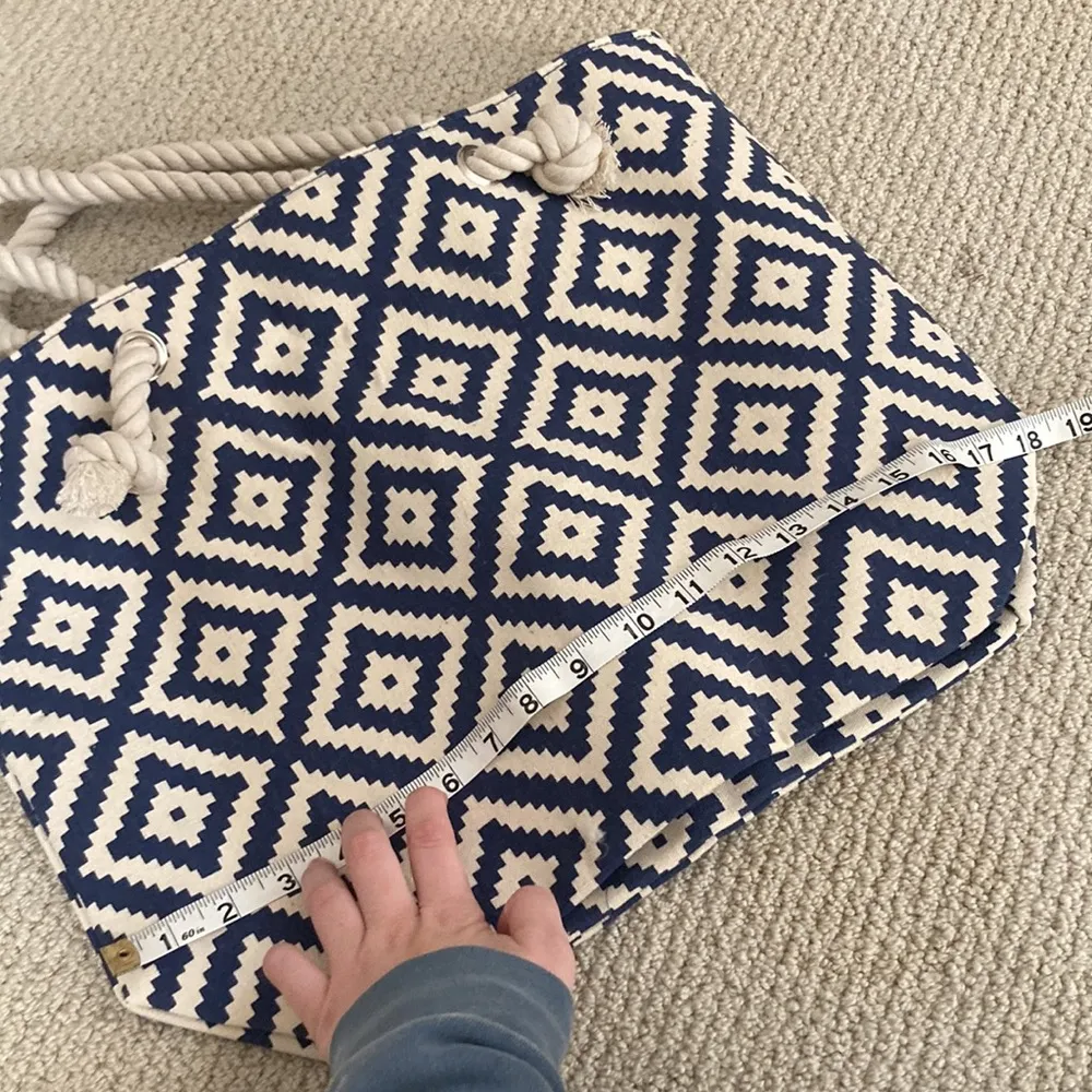Summer & Rose Blue and Cream Patterned Tote Bag with Rope Accent Handles NWOT - Image 6