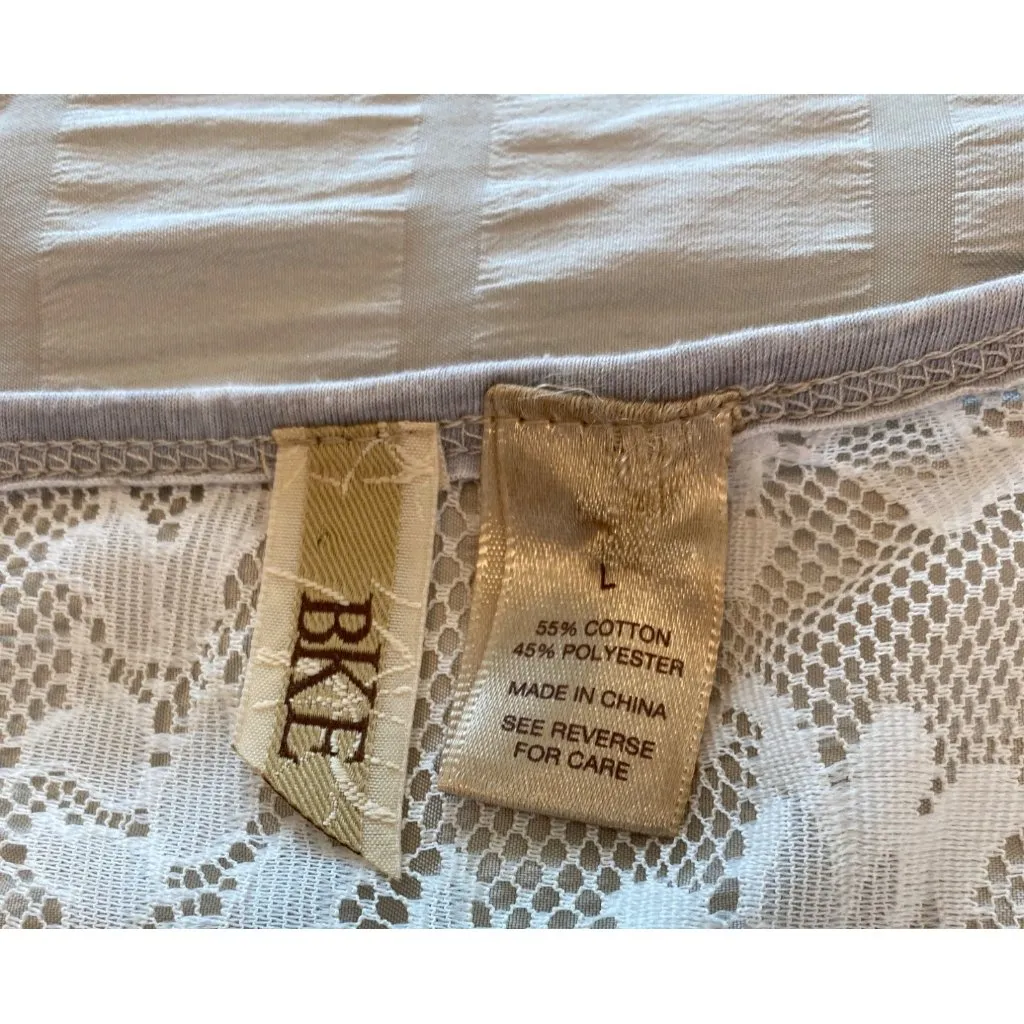 BKE Womens V-Neck Lace Back Top, Large - Image 5