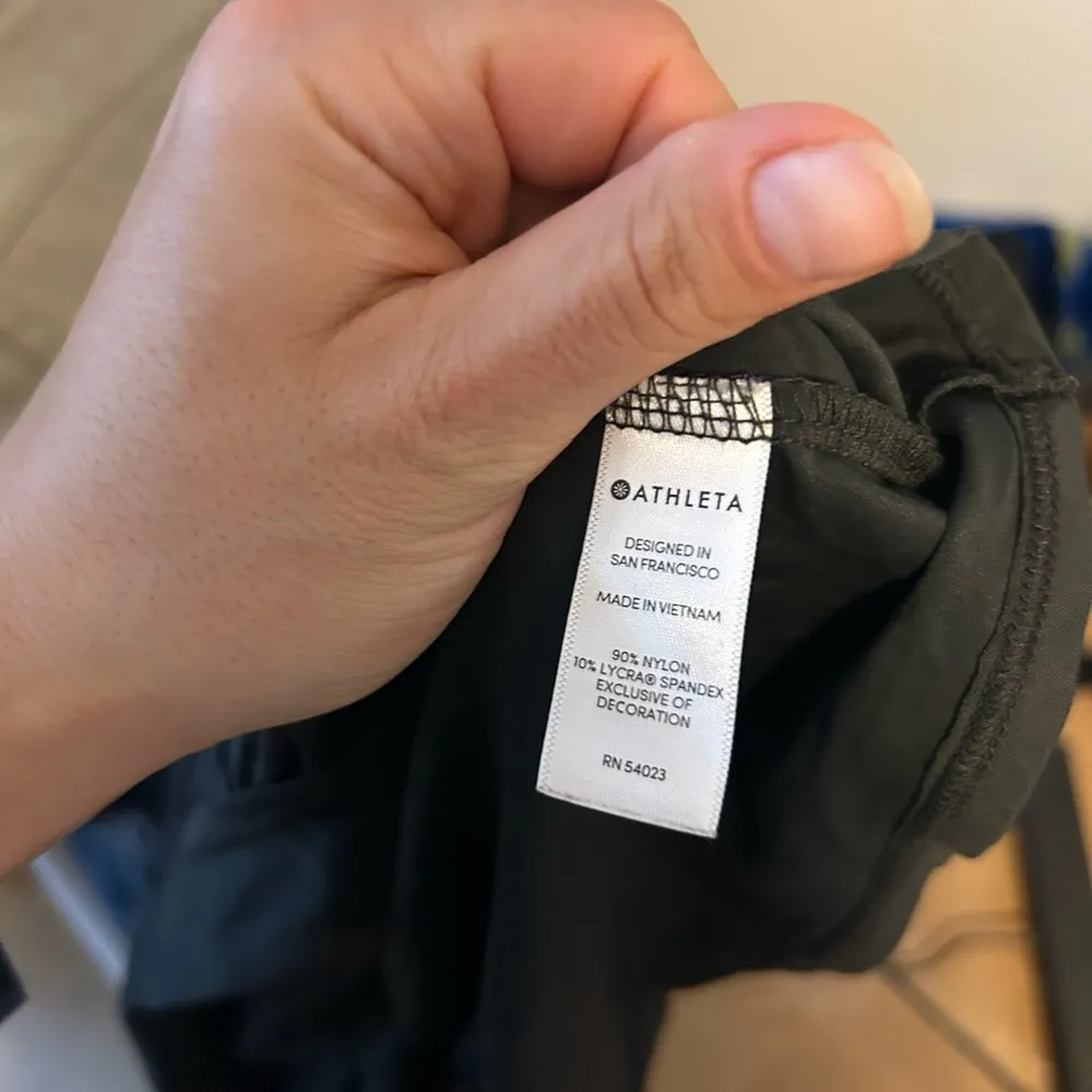 Athleta Sunlover UPF Tulip Back Olive Green Long Sleeve Top - Image 4