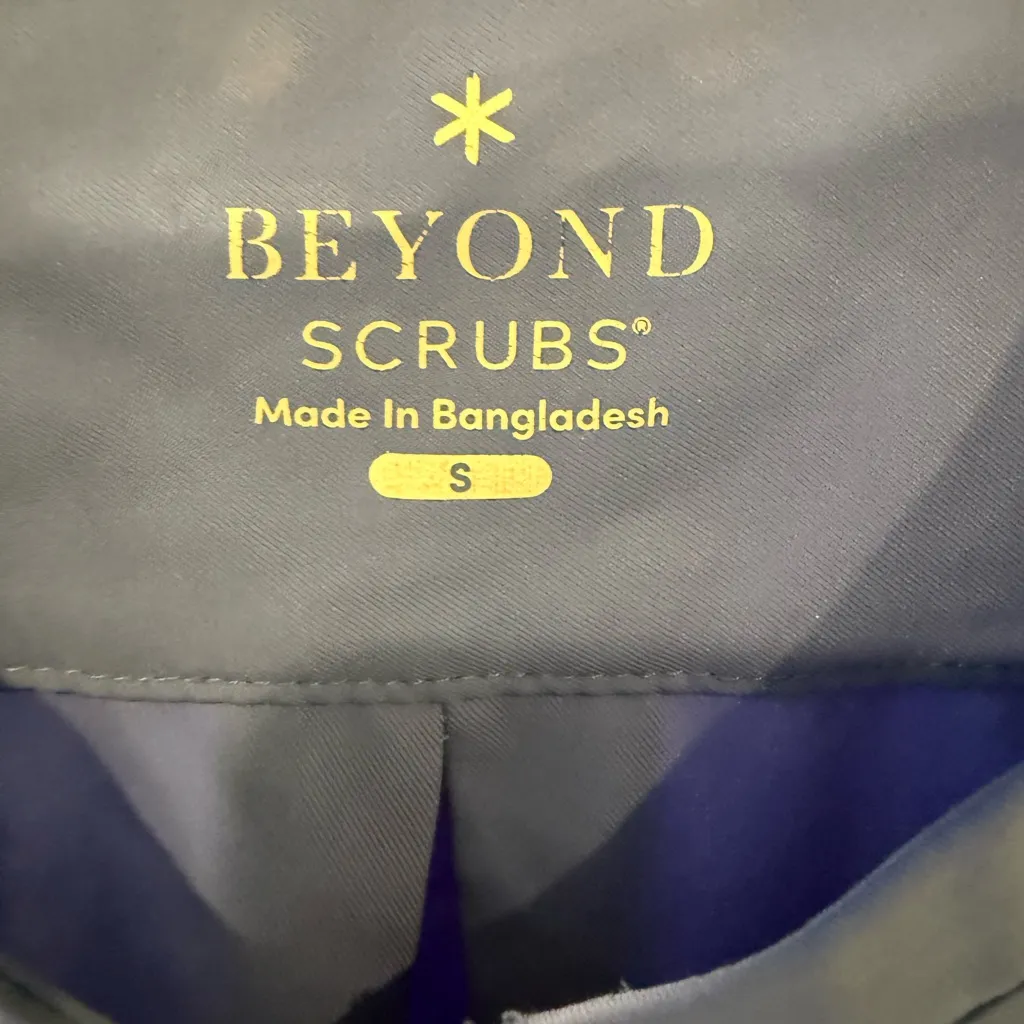 Beyond Scrubs Women's Navy V - Image 3