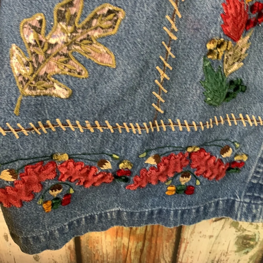 Vintage Dressbarn Embroidered Appliqué Button zip Denim Shirt XL - Image 2