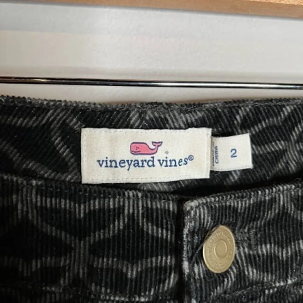 Vineyard Vines 🌺  patterned skinny corduroy pants - Image 3