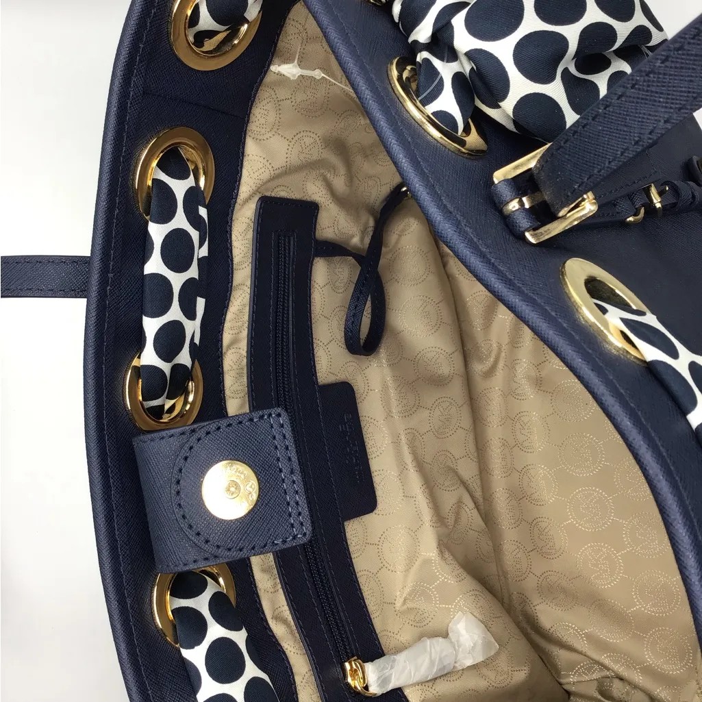 MICHAEL KORS NWT GORGEOUS NAVY LEATHER TOTE BAG WITH BLUE/ WHITE POLKA DOT SCARF - Image 10