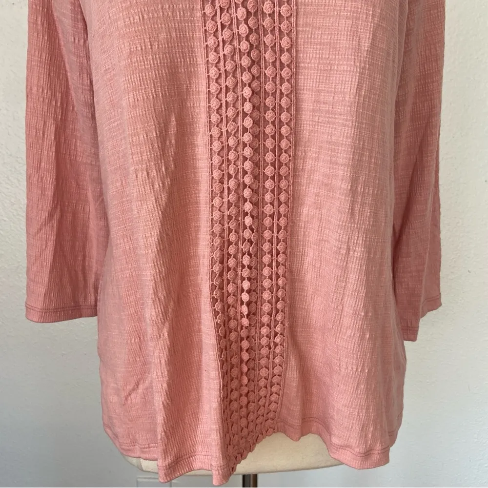 Carolyn Taylor Crochet Accent Solid Pink V-Neck 3/4 Sleeve Blouse - Image 3