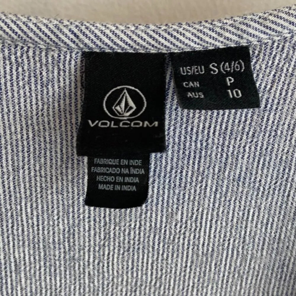 Volcom Gray & White Striped Short Sleeve Wrap Dress - Image 3