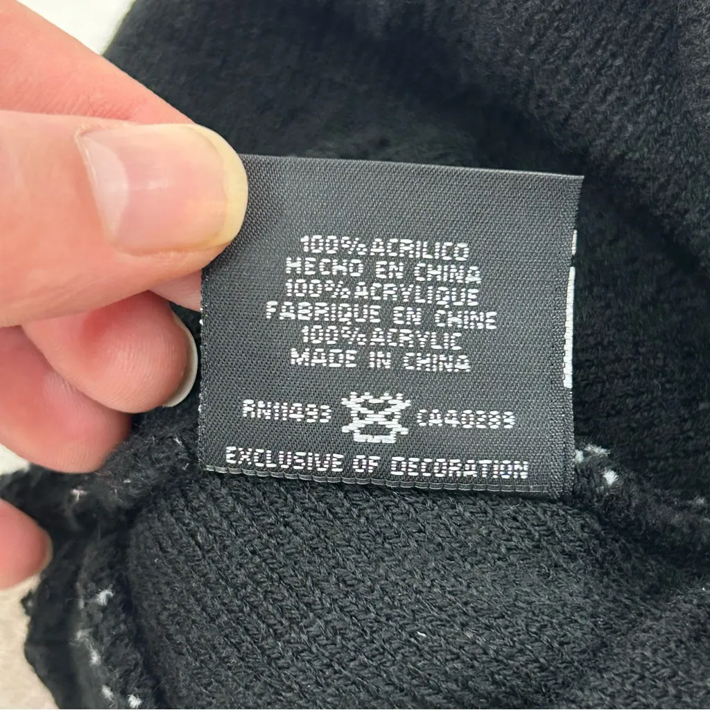 New Era Spell Out w/ Hearts Black Wht Cuffed Knit Pom Pom Winter Beanie Hat Cap - Image 6