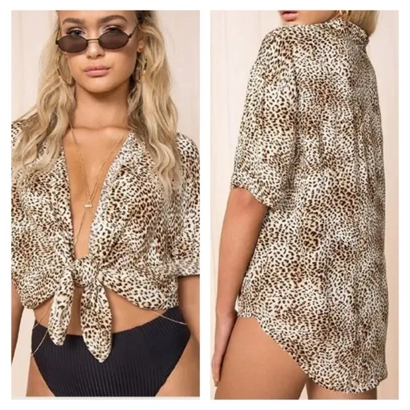 Amuse Society Feline Leopard Print Woven Top Button Front Collared V Neck Size L - Image 2