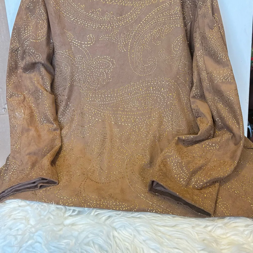 Chicos faux suede blazer women’s embellished
Beige/gold jacket - Image 7