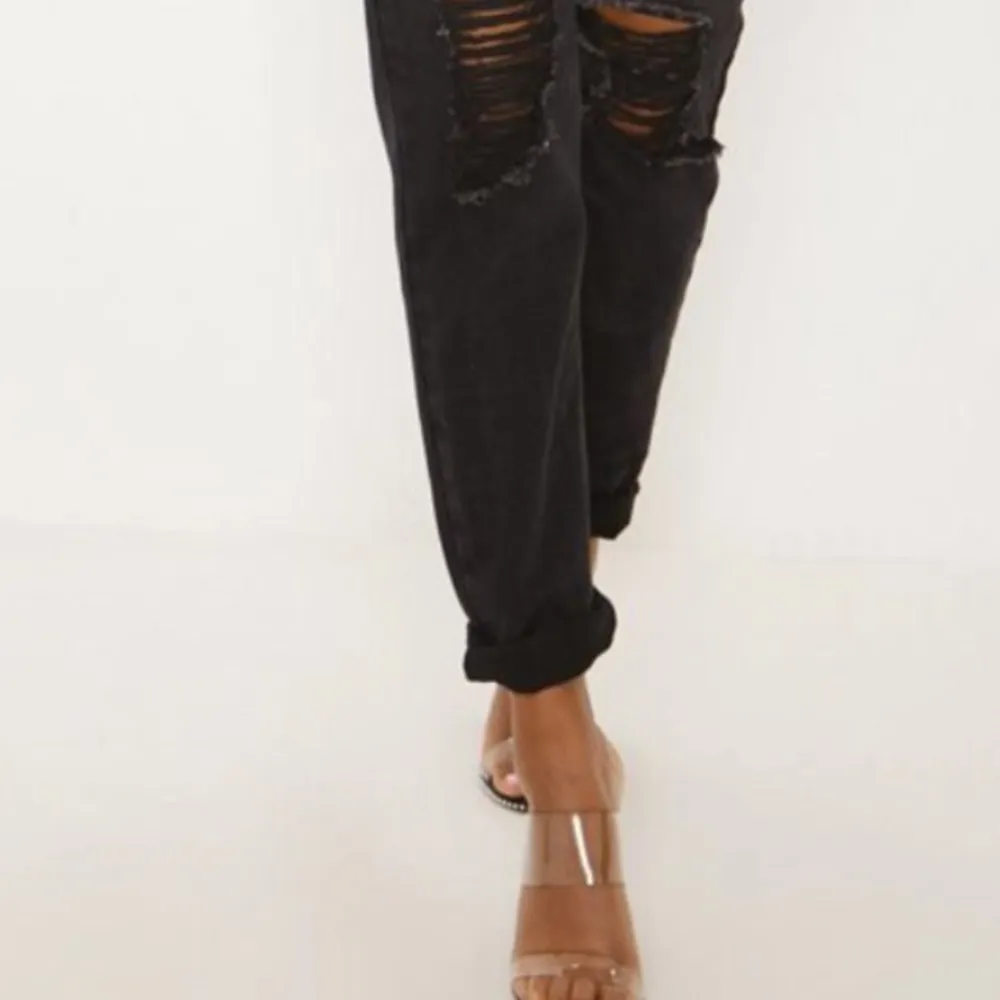 BLACK EXTREME RIPPED UP MOM JEANS - Image 4