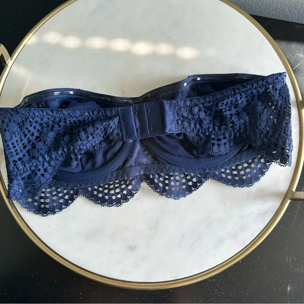 Victoria's Secret Navy Lace Scalloped Swim Balconette Bikini Strapless Top XS - Image 3