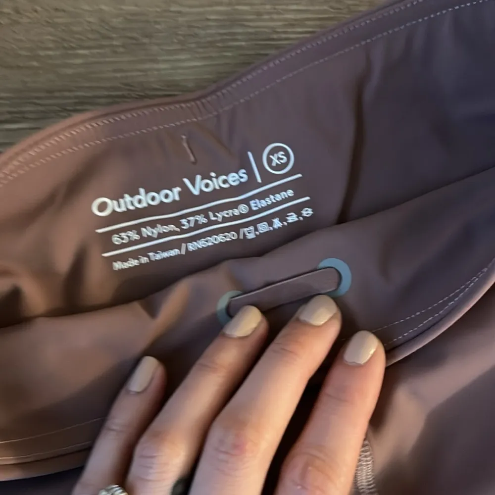 New outdoor voices zoom 8” shorts in deep taupe - Image 6