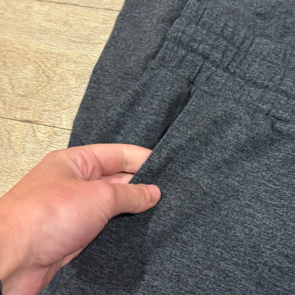 Vuori Performance Joggers Grey Size Small - Image 2