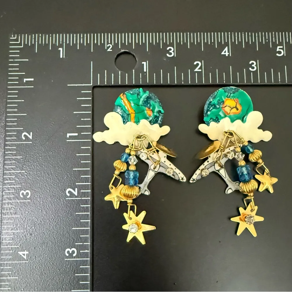 Rare Vintage Lunch at The Ritz WORLD TRAVELER Globe Airplane Cloud Earrings 18g. Green - Image 7
