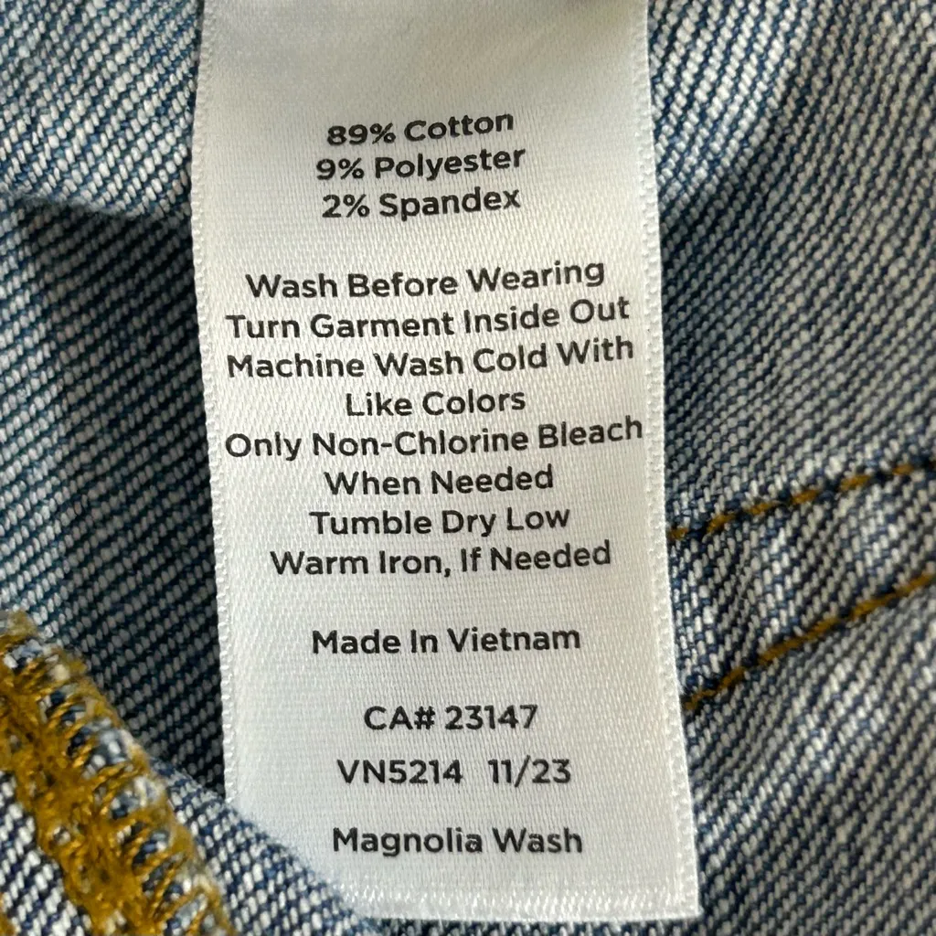 Talbots Relaxed Fit Girlfriend Denim Cutoff 5 Inch Shorts Size 12 Magnolia Wash - Image 8