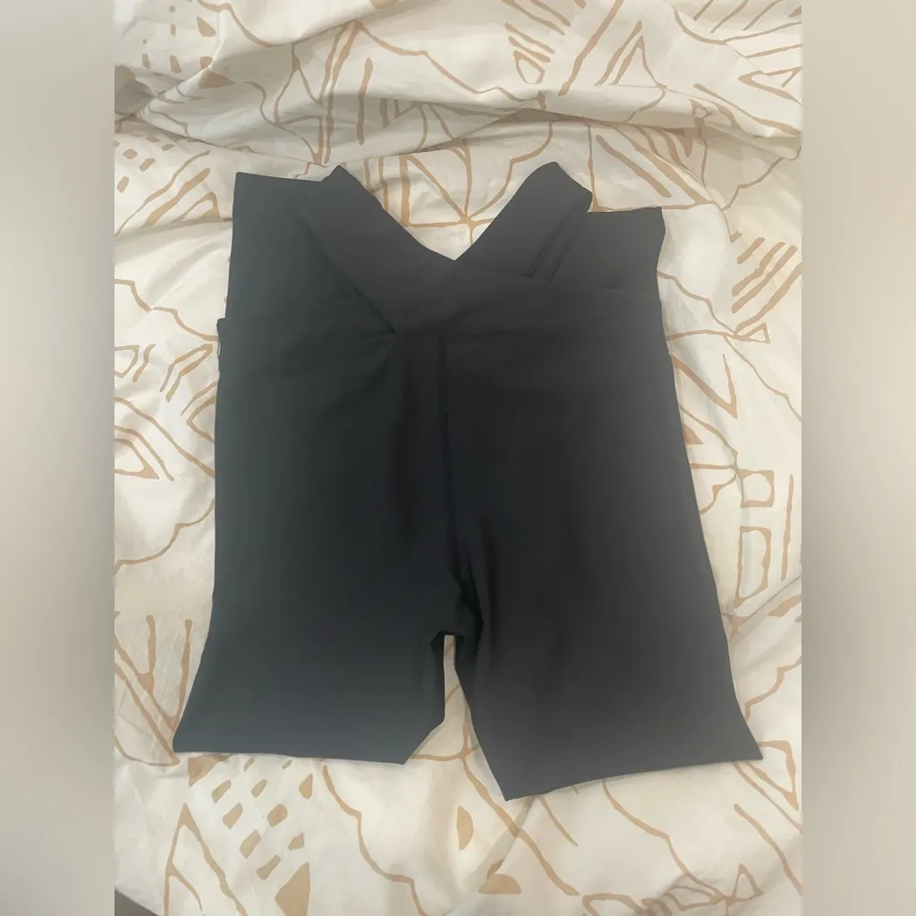 NWOT Athletic criss cross waist leggings Size Small Black - Image 9