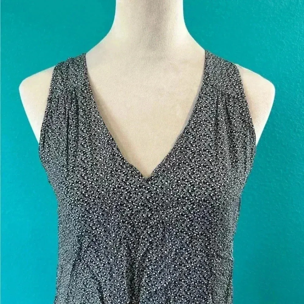 Old navy mini black and white floral pattern mini dress in size medium - Image 2