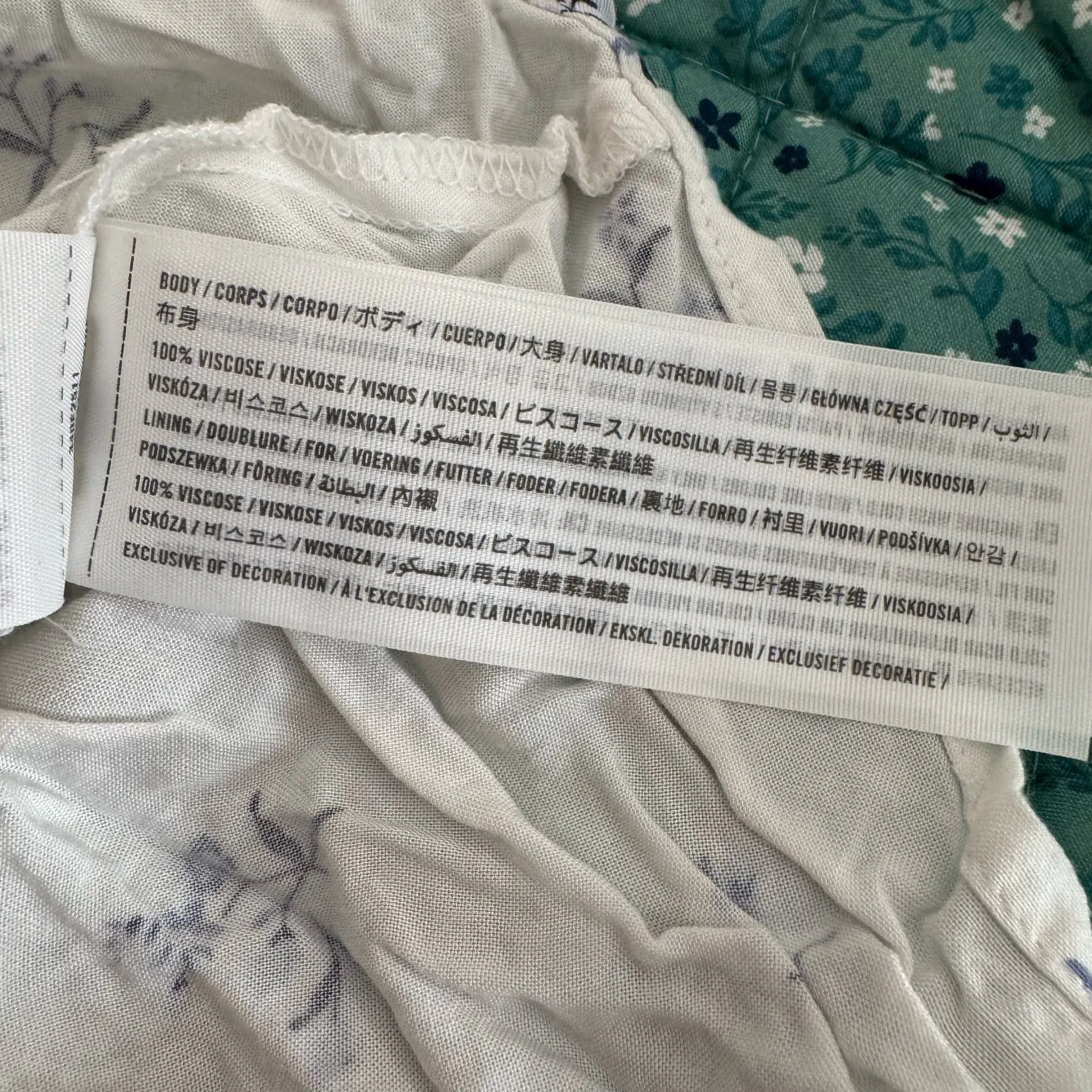 Hollister Large White Floral Cropped Top - Image 5