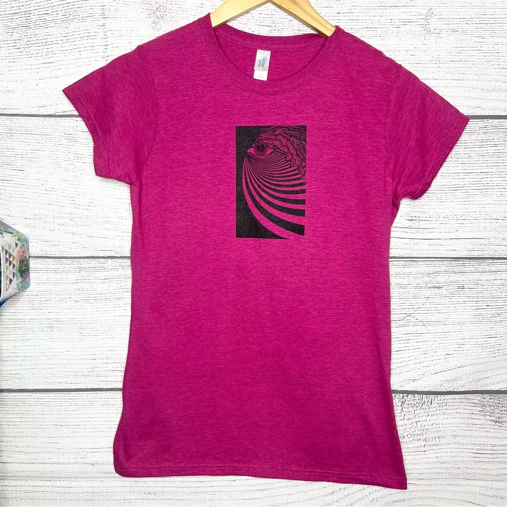 Pink & Black Trippy Art Graphic Women's T-Shirt Size Medium Psychedelic Eyeball - Image 6
