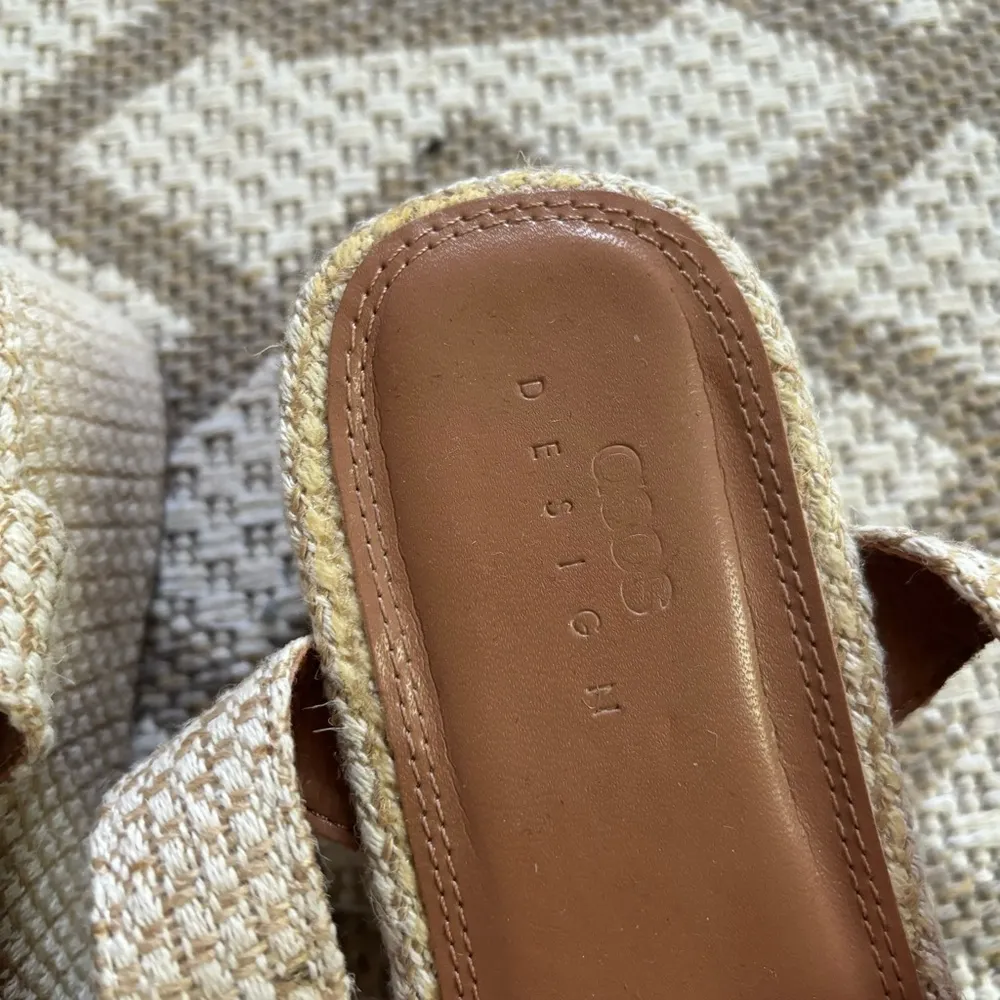 DESIGN Tatiana flatform sandals in natural rattan square toe size 8 - Image 2