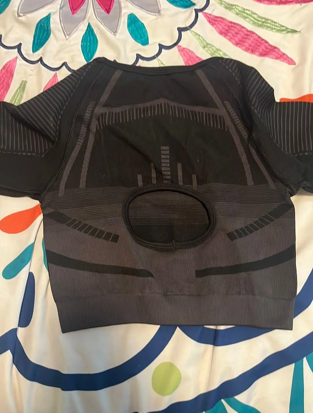 Seamless Long Sleeve Crop Top - Image 3