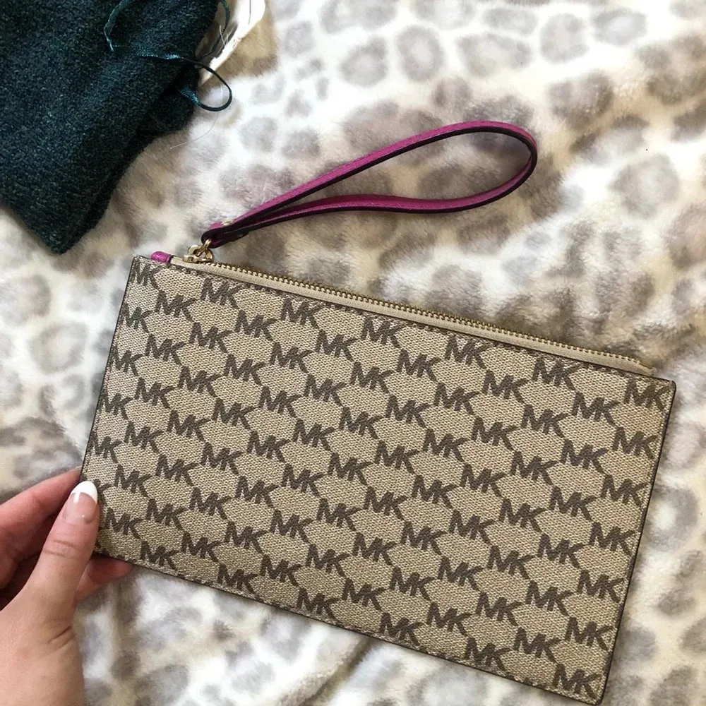 MICHEAL KORS never used purse - Image 3