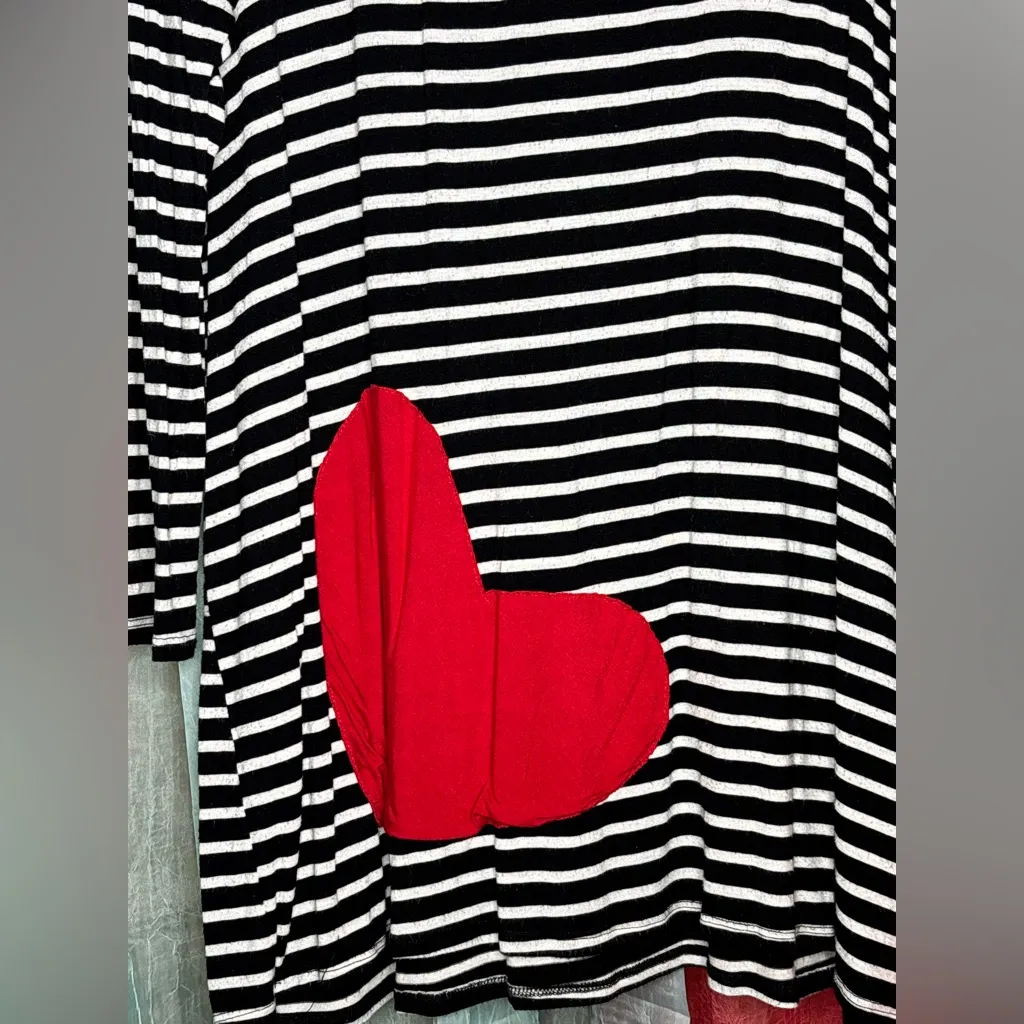 Hershe Black and White Striped Top with Red Heart Size XL - Image 2