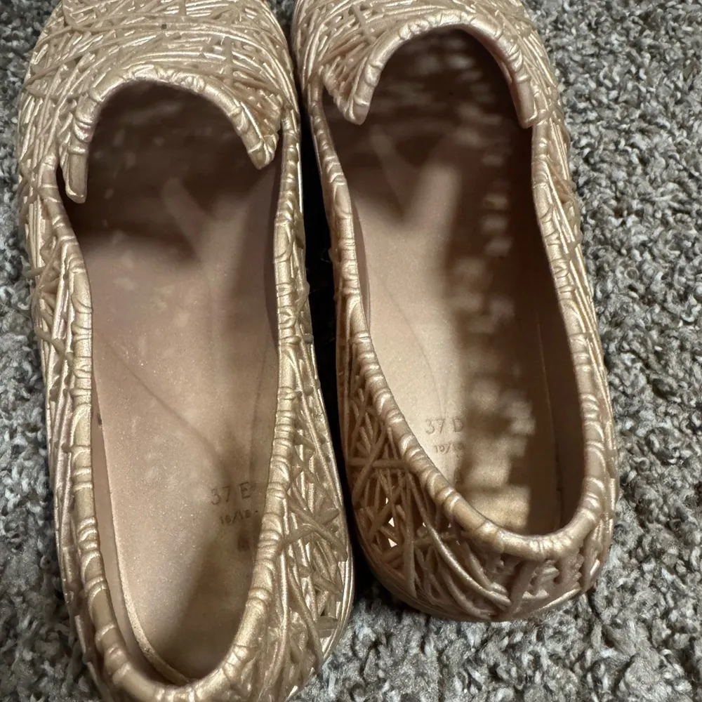 Melissa Campana gold / bronze platform slip-on sneaker, jelly style size 8 - Image 3