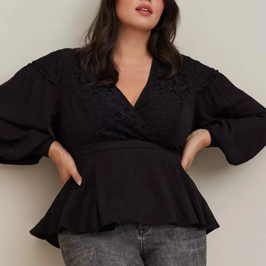 Torrid Crinkle Gauze Lace Inset Surplice Top in Black Women's Size 2X Whimsigoth - Image 3