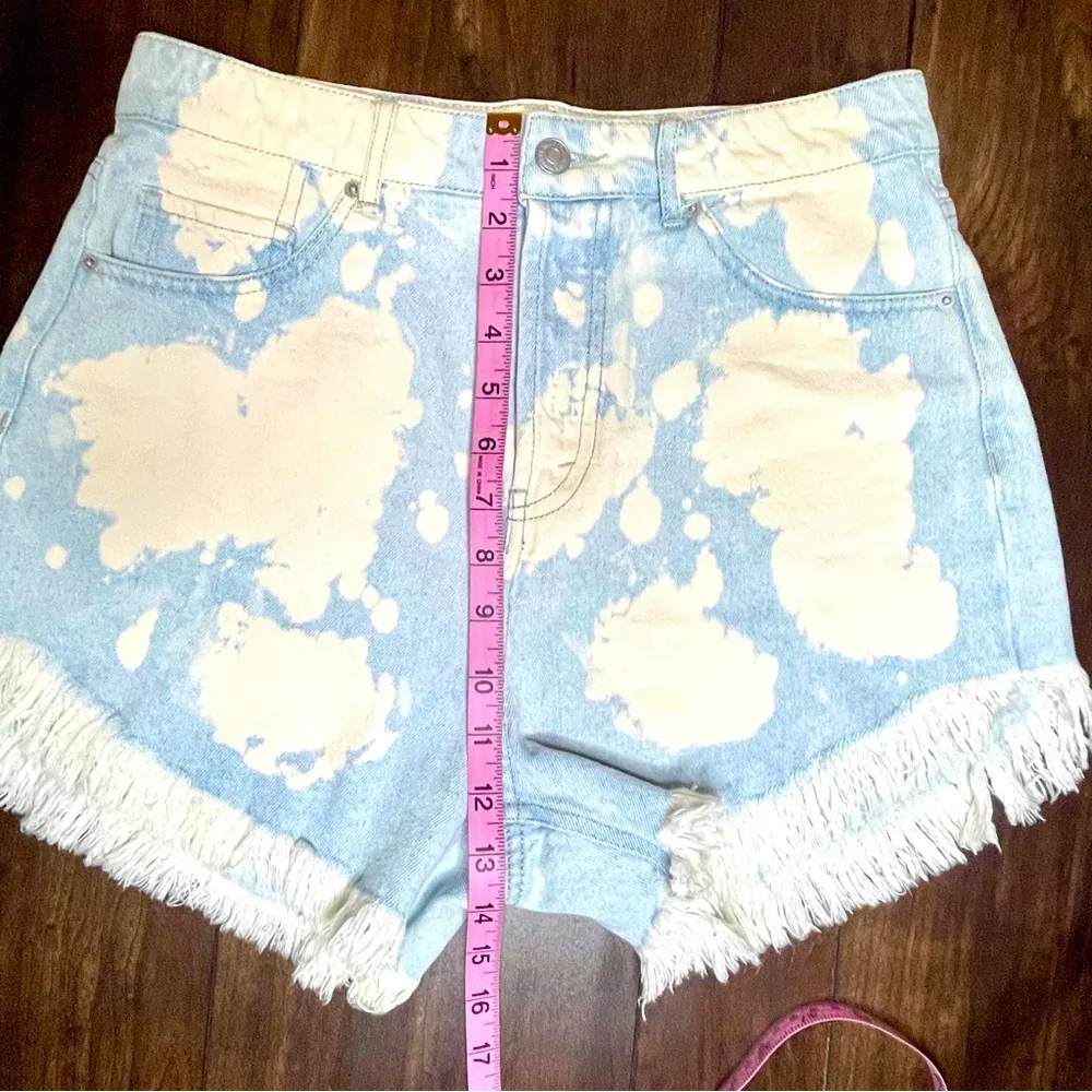 WILD FABLE light wash bleach high waisted shorts hidden button fly - Image 4