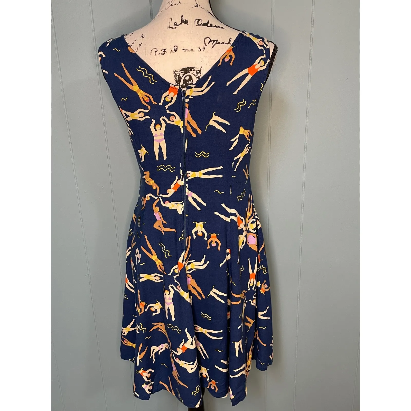 Modcloth Swimmers Print Sleeveless V Neck Tie Front Knee Length Dress Medium - Image 3