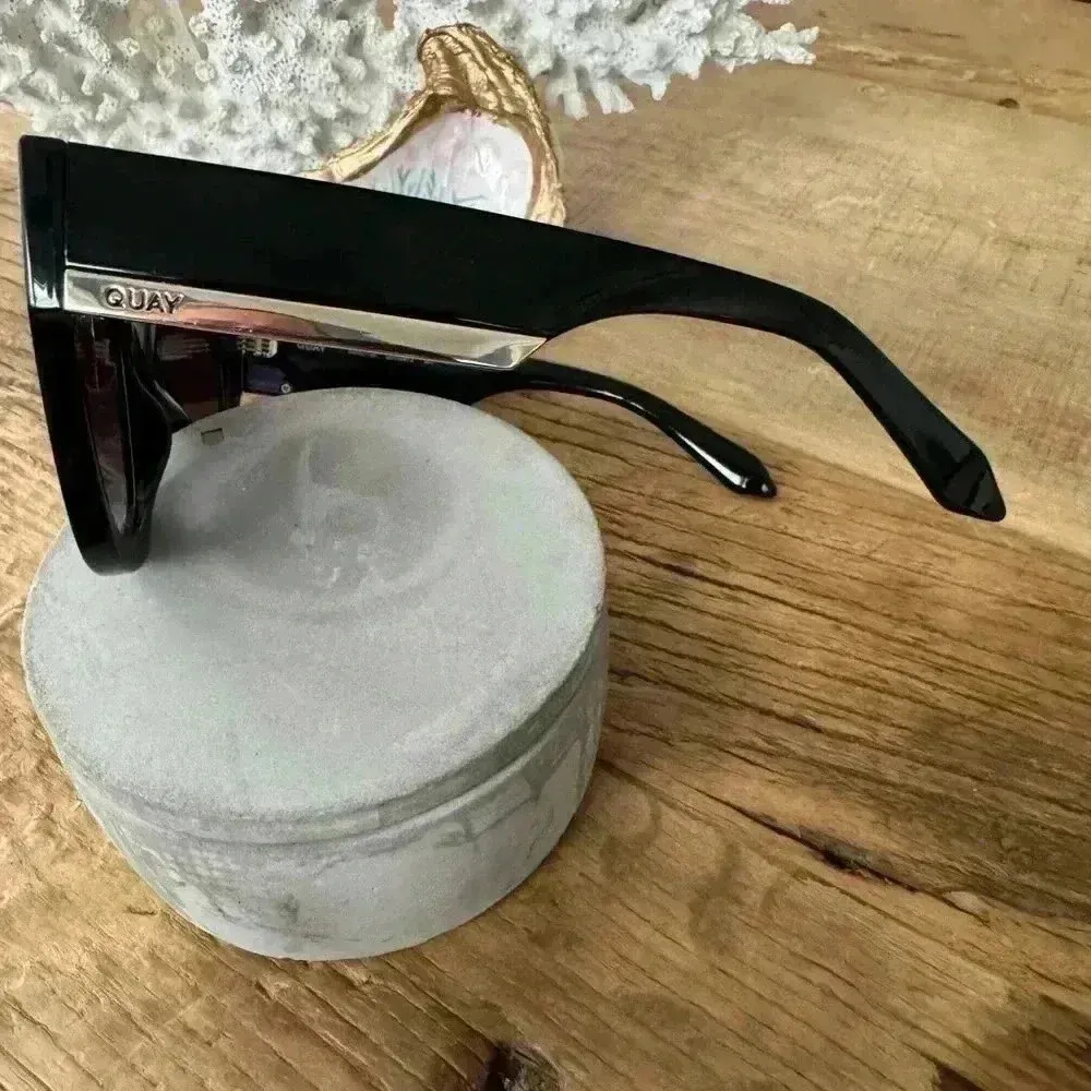 QUAY By The Way Sunglasses ~Black Frame Smoke Lens ~NEW in Case! 😎 - Image 8