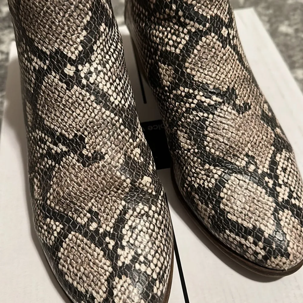 Dolce Vita Karsen Snake Print Stella Booties Size 7 - Image 3