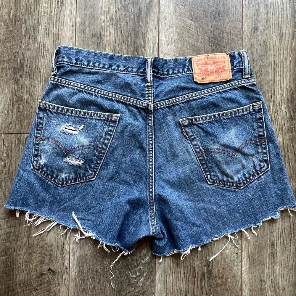 Levi's 550 Relaxed Fit Cutoff Denim Jean Shorts Classic Blue Distressed Frayed - Image 4