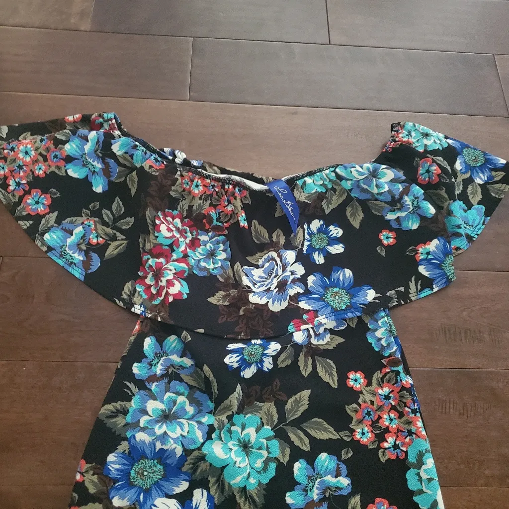 Maxi dress off shoulders size small, black with multicolor flowers . Stu… - Image 3