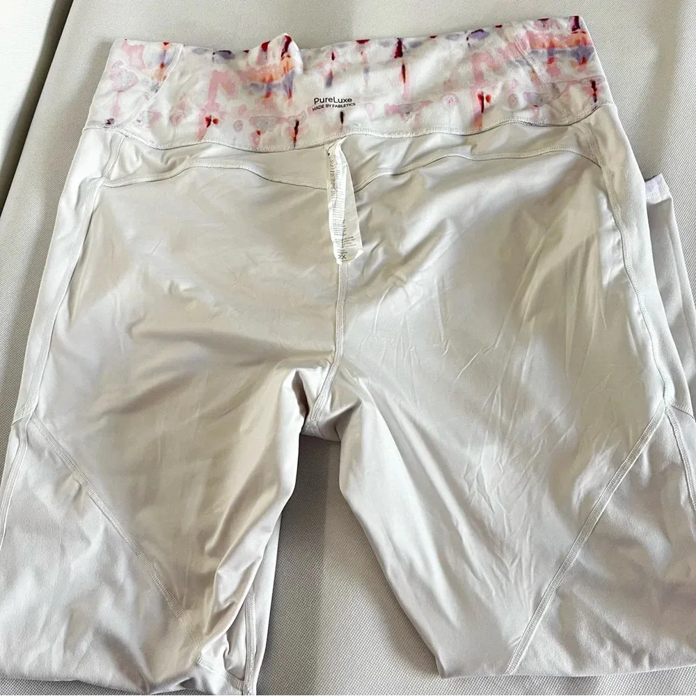 Fabletics Oasis PureLuxe High-Waisted 7/8 Legging 2X (18-20) White/Multicolored - Image 11