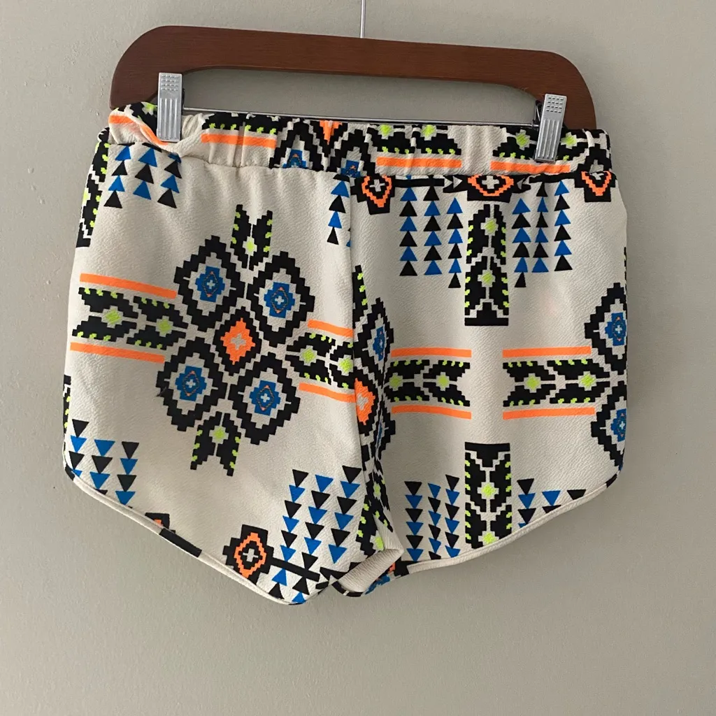 Milky Way Trendy Geometric Women's Athletic Shorts White Size 4 - Image 4