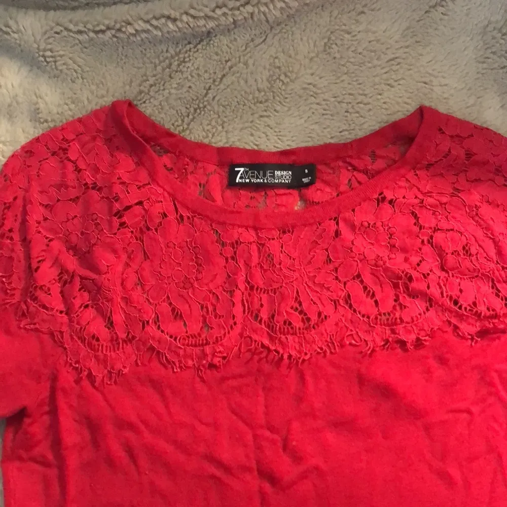 🔹4 for $30 NY&CO Red Lace Top Sweater, size small - Image 2