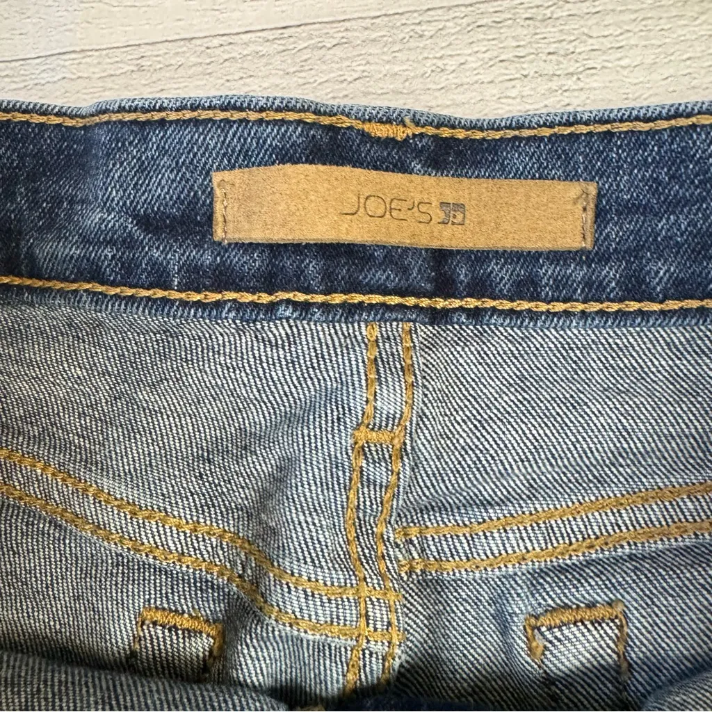 Joe’s Jeans Andreea Frayed Cut-Off Jean Shorts in Lydia Wash Blue Size 31 - Image 4