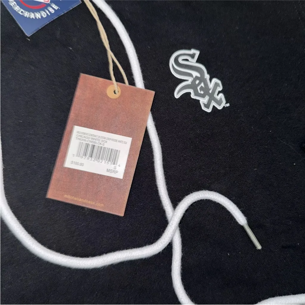 Mitchell And Ness Chicago White Sox Pull‎ Over Cropped Hoodie - Image 3