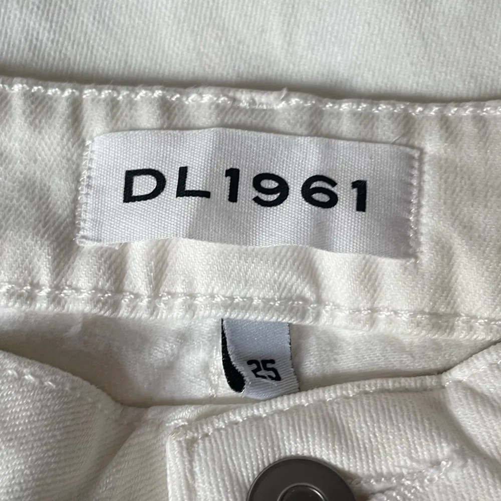 DL1961 Davis Skinny Boyfriend Distressed Jeans White Size 25 - Image 3