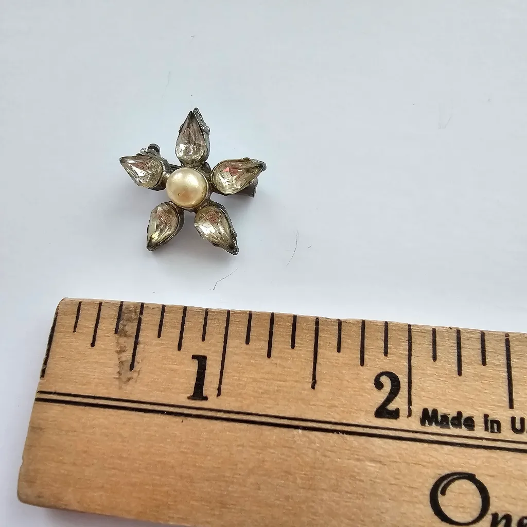 Silver Tone Metal Clear Rhinestone Pearl Brooch Set Of 5 Small Brooches - Image 9