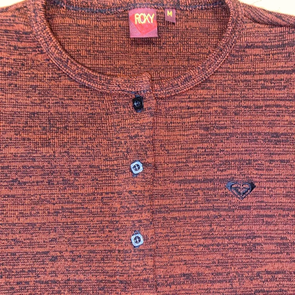 Roxy y2k  maroon button up sweater - Image 4