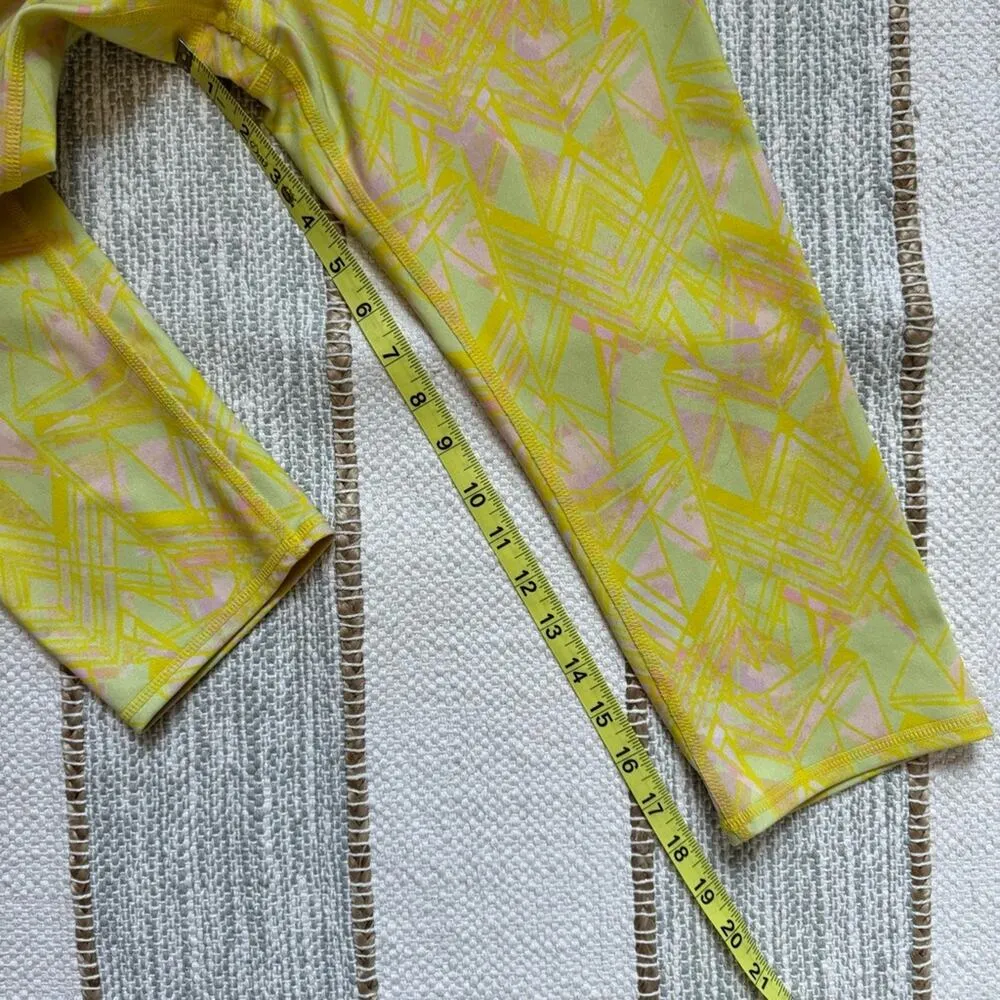 Alo Yoga Airbrush Yellow Printed Mid Rise Cropped Leggings 19” Women’s Small - Image 6