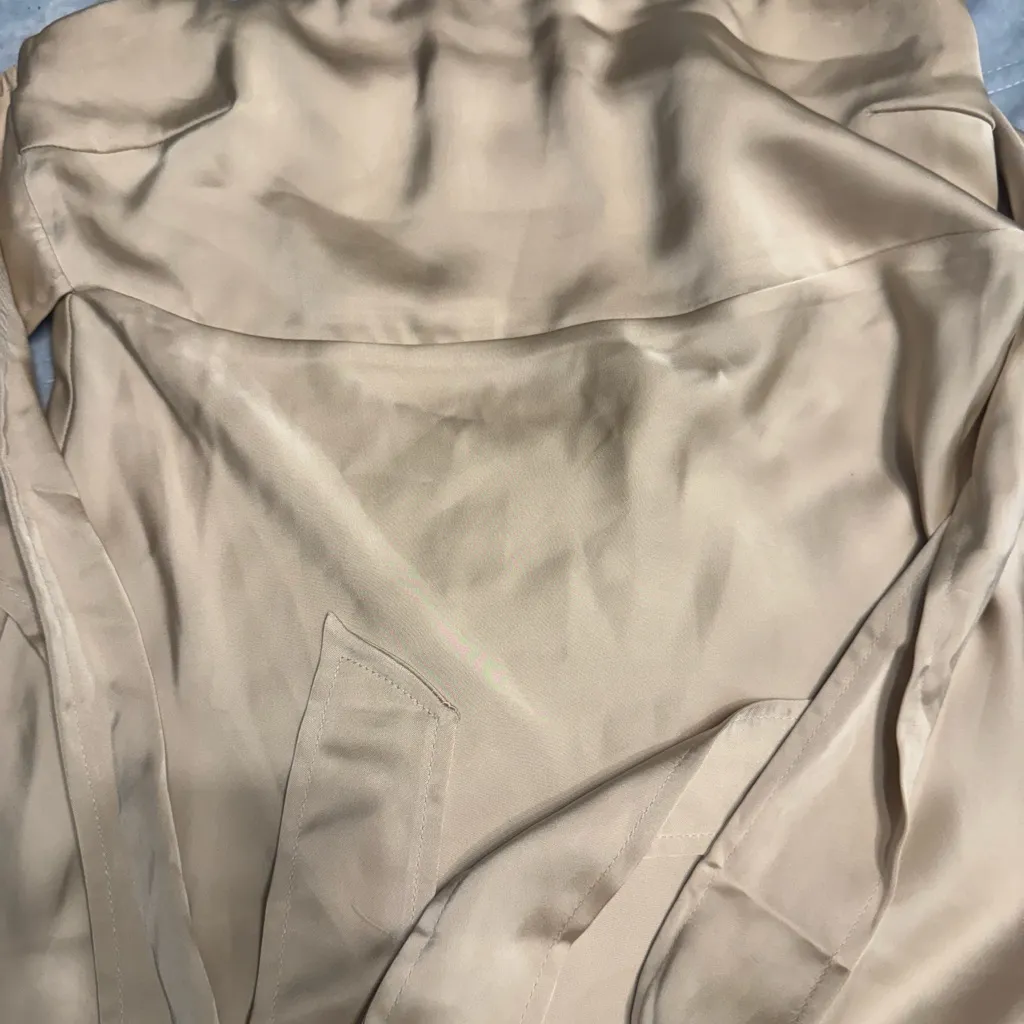 Le lis  Elegant Beige A-Line Skirt silky with tie size‎ M - Image 4