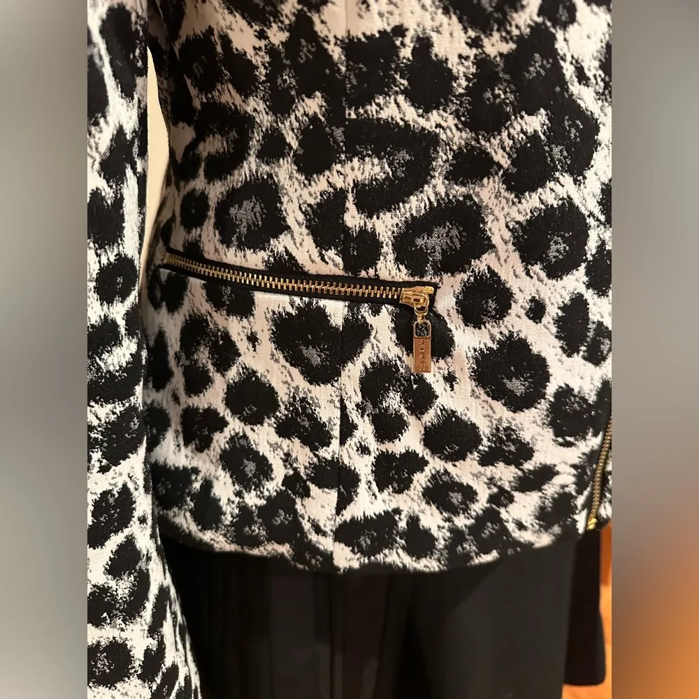 Calvin Kline Black Gray White Animal Print. Gold Zip Closure Pockets Jacket Sz M - Image 3