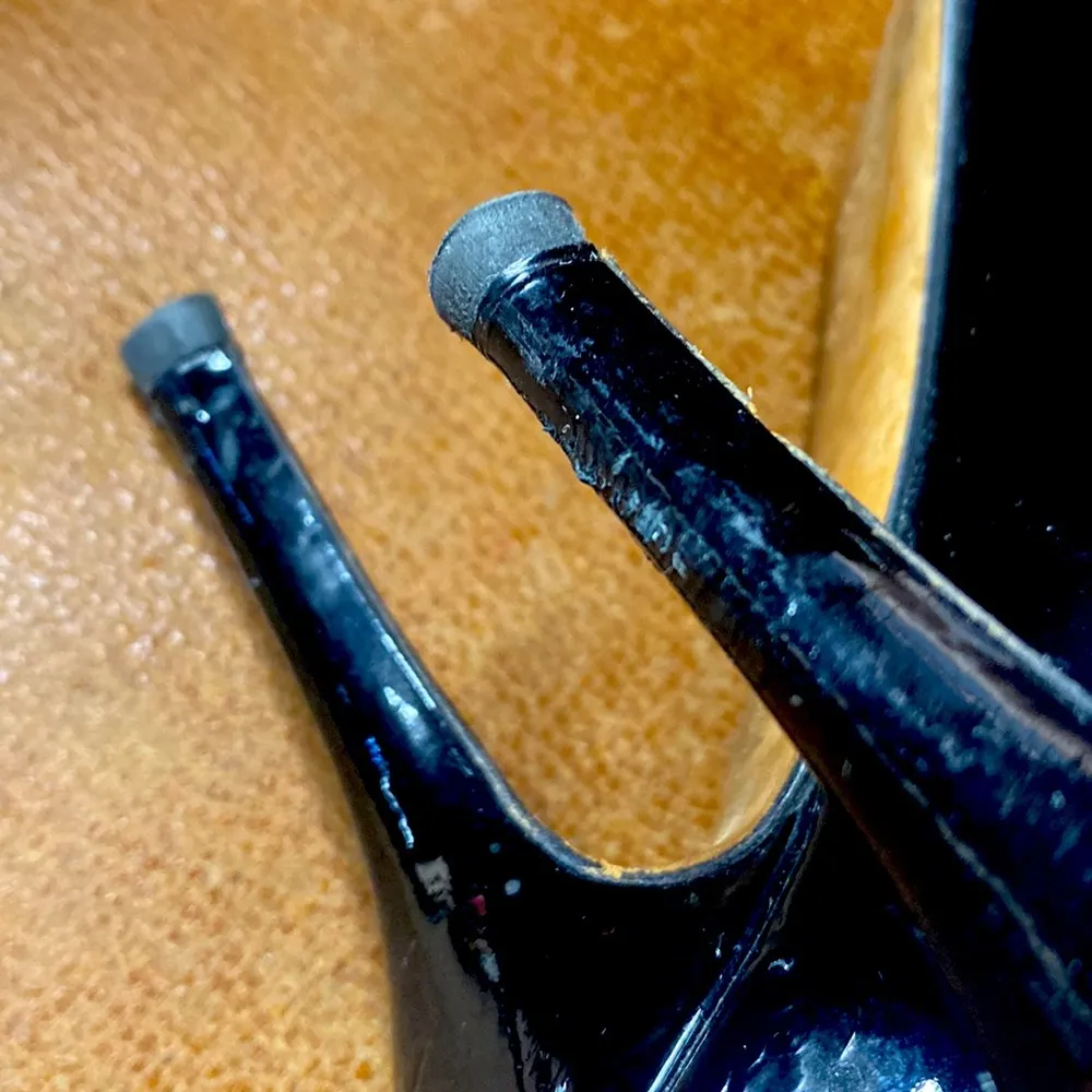 CHRISTIAN DIOR
Patent Leather Pumps Front Silver Logo 42 - Image 6