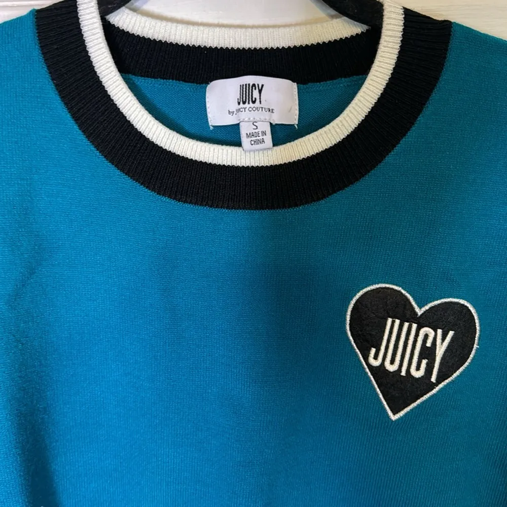 NWT JUICY Sweater Peacock Blue White Black Trim Side Slits Size Small - Image 2